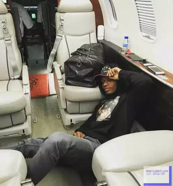 Wizkid Sleeping On The Floor Of An Airplane (Photo)